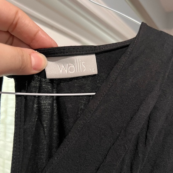 Flattering Womens black dress with low neck🖤 - Picture 6 of 7